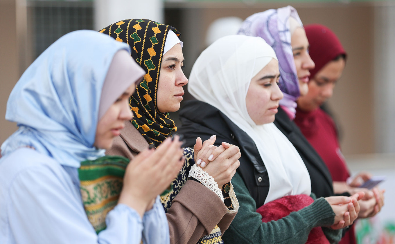 In Photos: Russias Muslims Celebrate the End of Ramadan - The Moscow Times