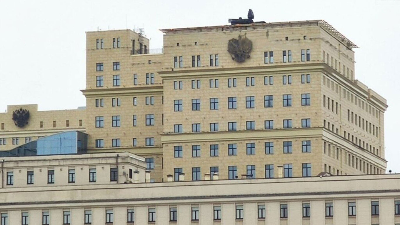 An air defense system on the roof of the Russian Ministry of Defense building in Moscow.  Social media