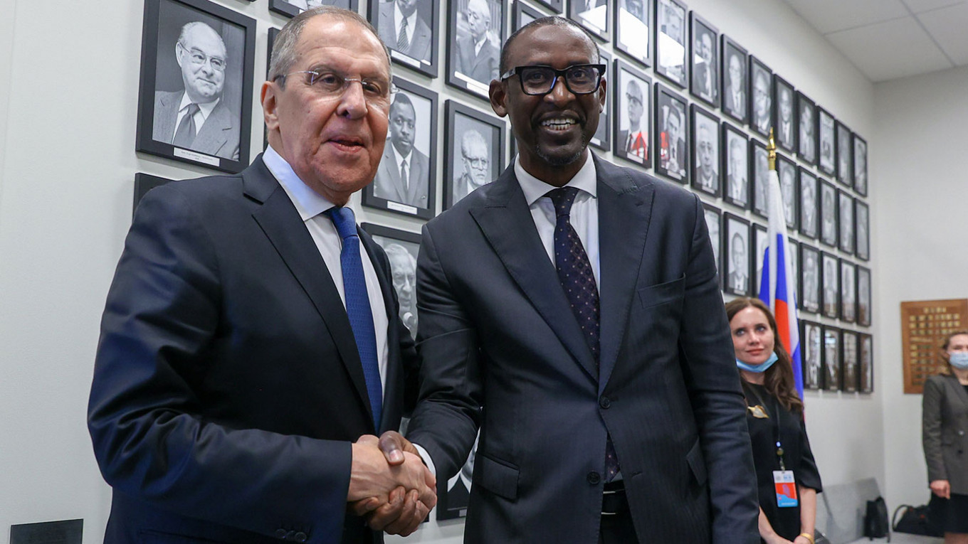 
					Russian Foreign Minister Sergey Lavrov meets with Malian Foreign Minister Abdoulaye Diop.					 					MFA Russia / flickr (CC BY-NC-SA 2.0)				