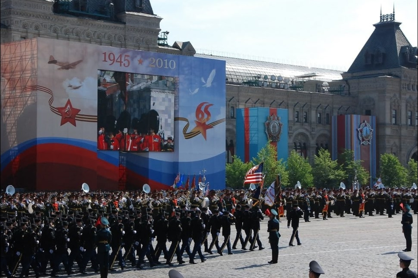 
					The first and last time that U.S. Army soldiers marched in the Victory Day Parade in Moscow.					 					MichaelDubSB / CC BY-SA 4.0				