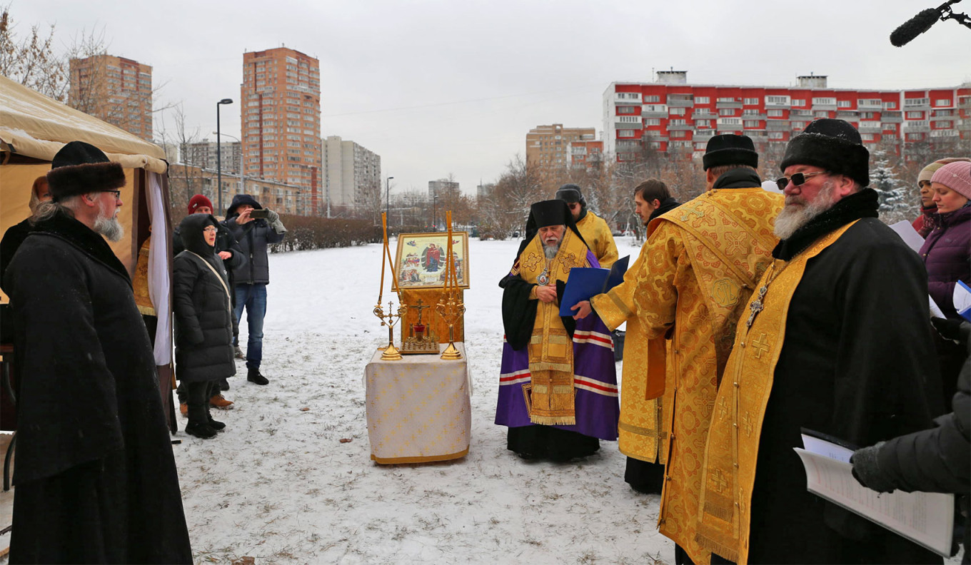 
					A prayer service to inaugurate the construction of the church, November 2023.					 					hram-gireevo.ru				