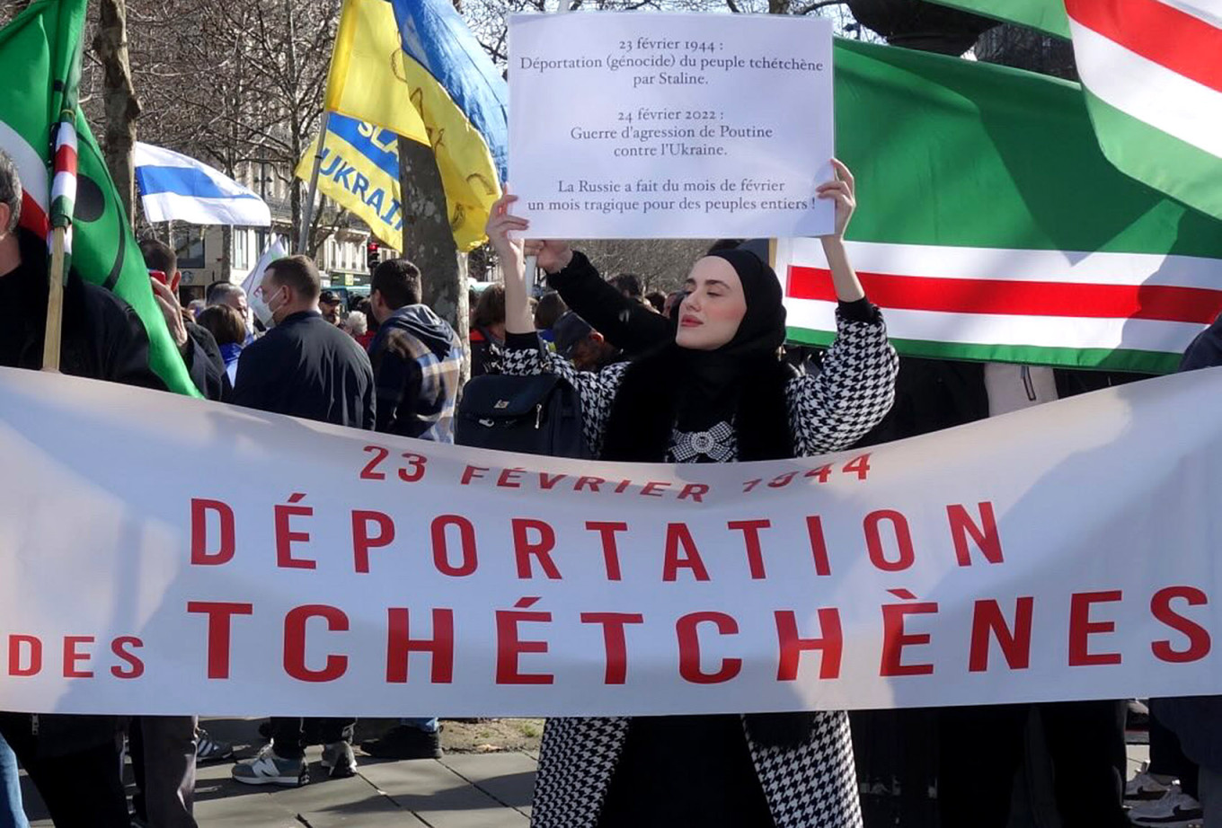 Фатима Сулейманова на митинге, посвященном годовщине насильственных депортаций чеченцев и ингушей в 1944 году.