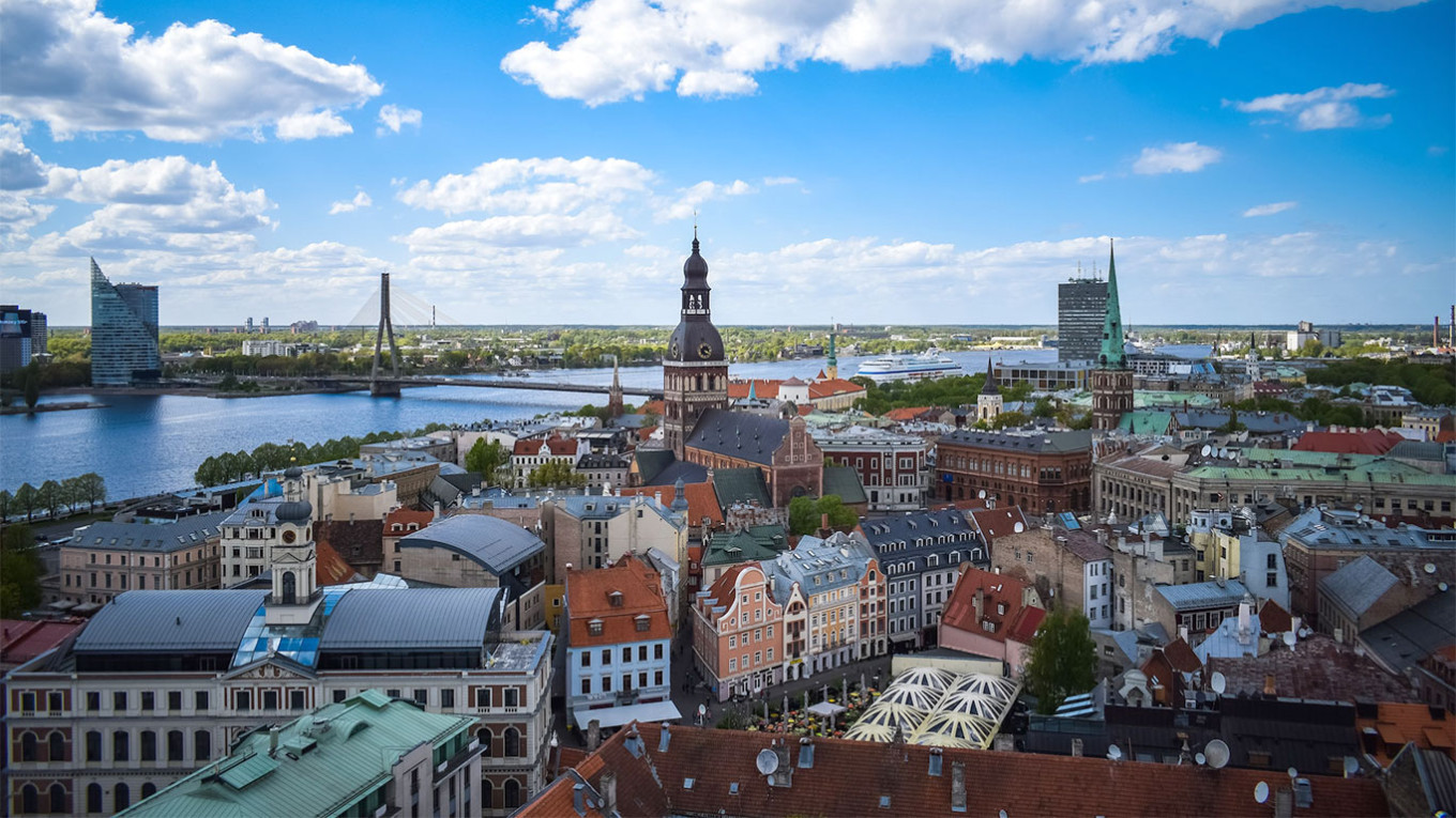 Pemandangan ibu kota Latvia, Riga.  Darya Tryfanava / hapus percikan