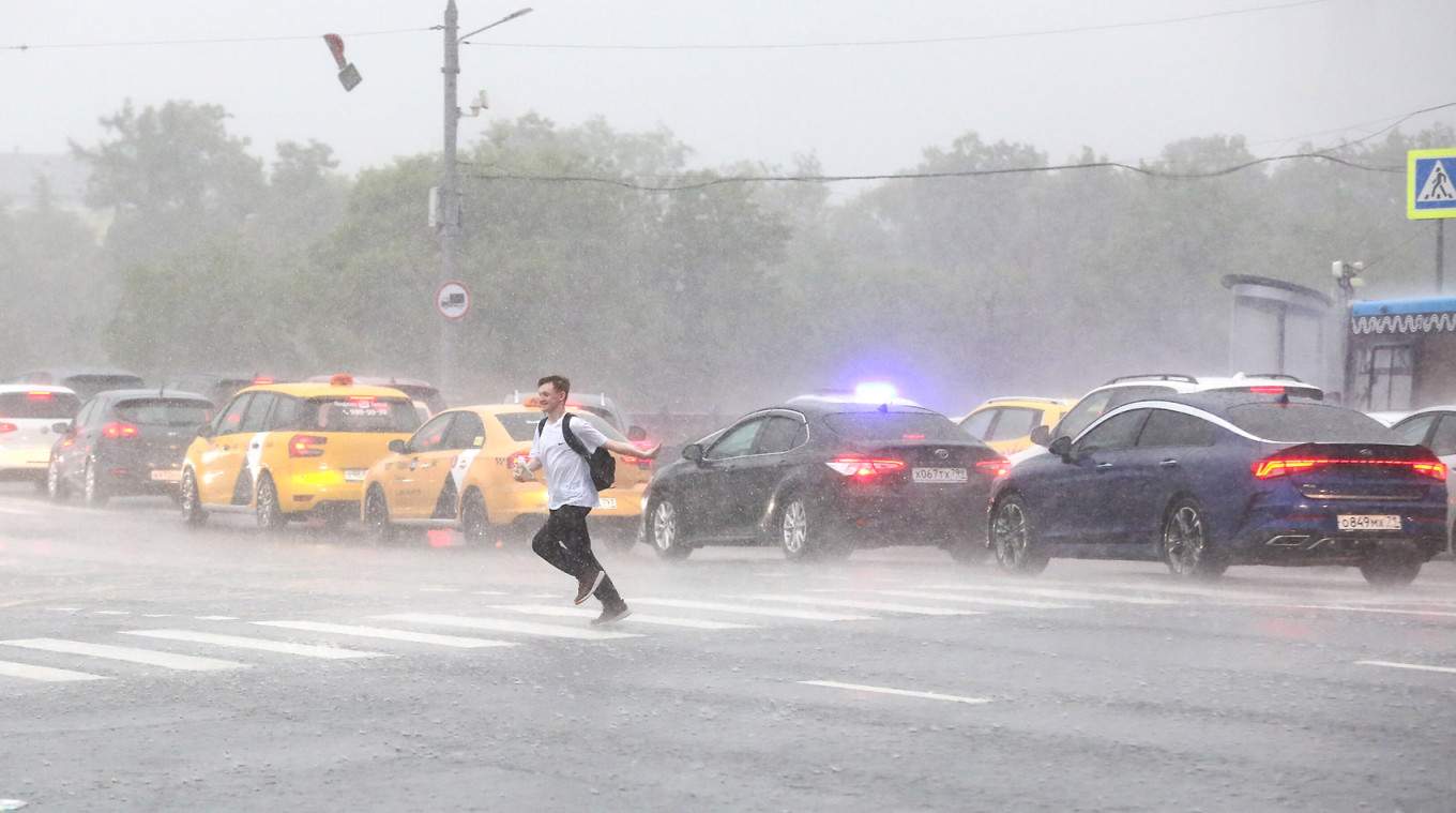 
					Heavy rain in Moscow on June 20.					 					Arthur Novosiltsev / Moskva News Agency				
