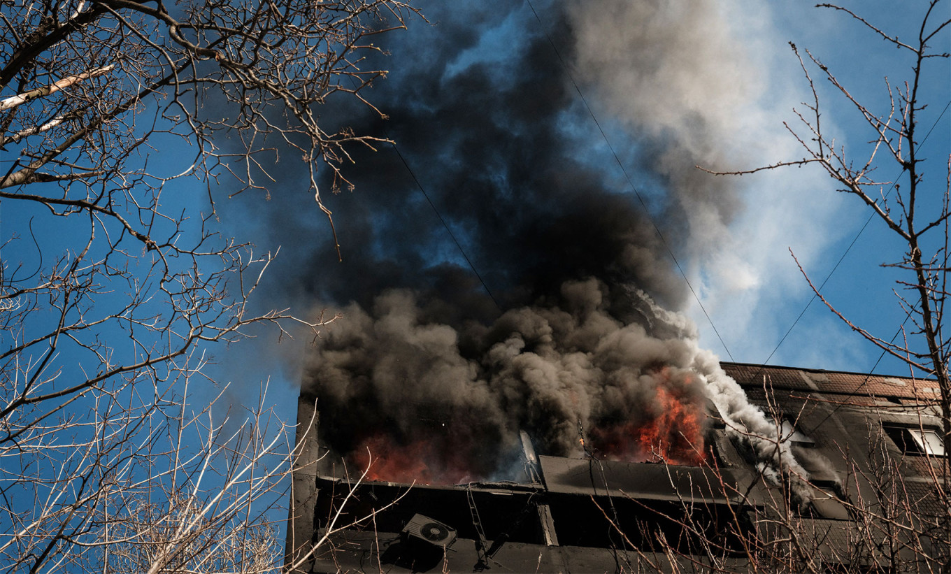 
					A building burning after shelling in the frontline city of Avdiivka.					 					Yasuyoshi Chiba / AFP				