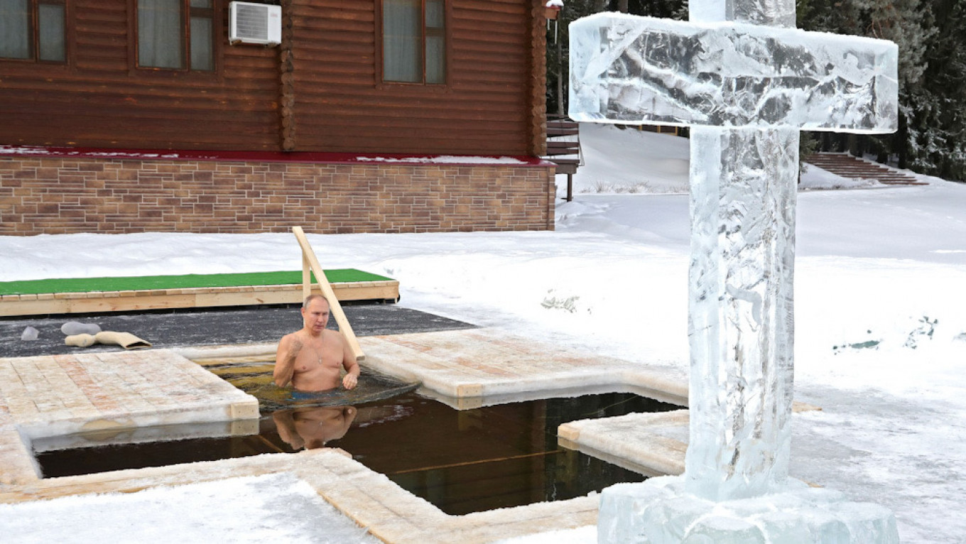 Putin Takes Icy Dip In Orthodox Christian Ritual The Moscow Times