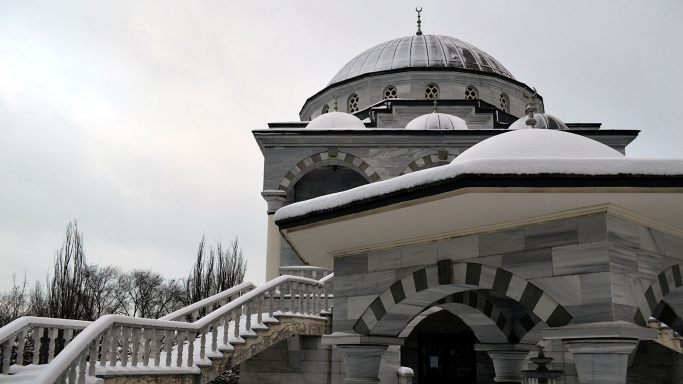 Mosque Sheltering Civilians in Mariupol Shelled: Ukrainian Foreign Ministry  - The Moscow Times