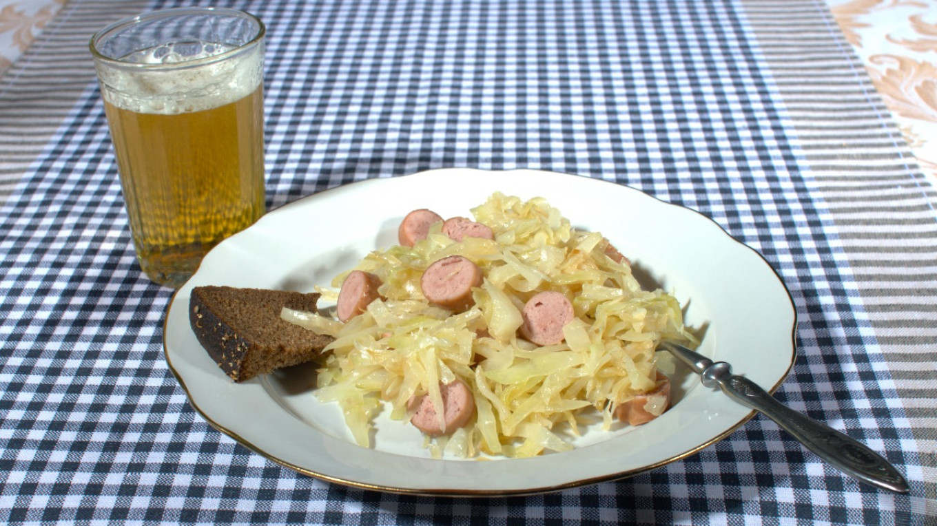 
					Sausages and sauerkraut, the perfect food after a tough day.					 					Olga and Pavel Syutkin				