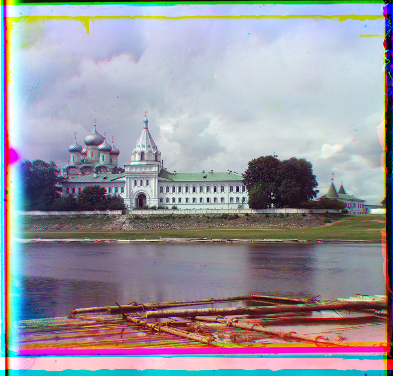 
					Trinity-Ipatiev Monastery across Kostroma River, Summer 1911.					 					S Prokudin-Gorsky 21304				