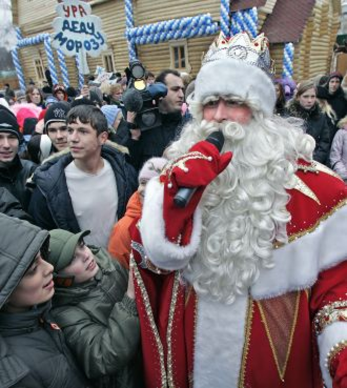 Santa Out-Earning Ded Moroz