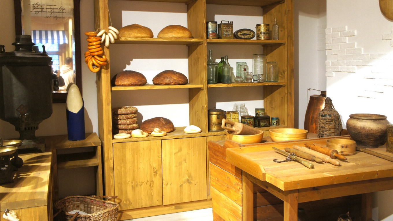 
					Interior of a Russian bakery in St. Petersburg in the 19th century. 					 					From the exposition of the Bread Museum in St. Petersburg, photo by the authors.				