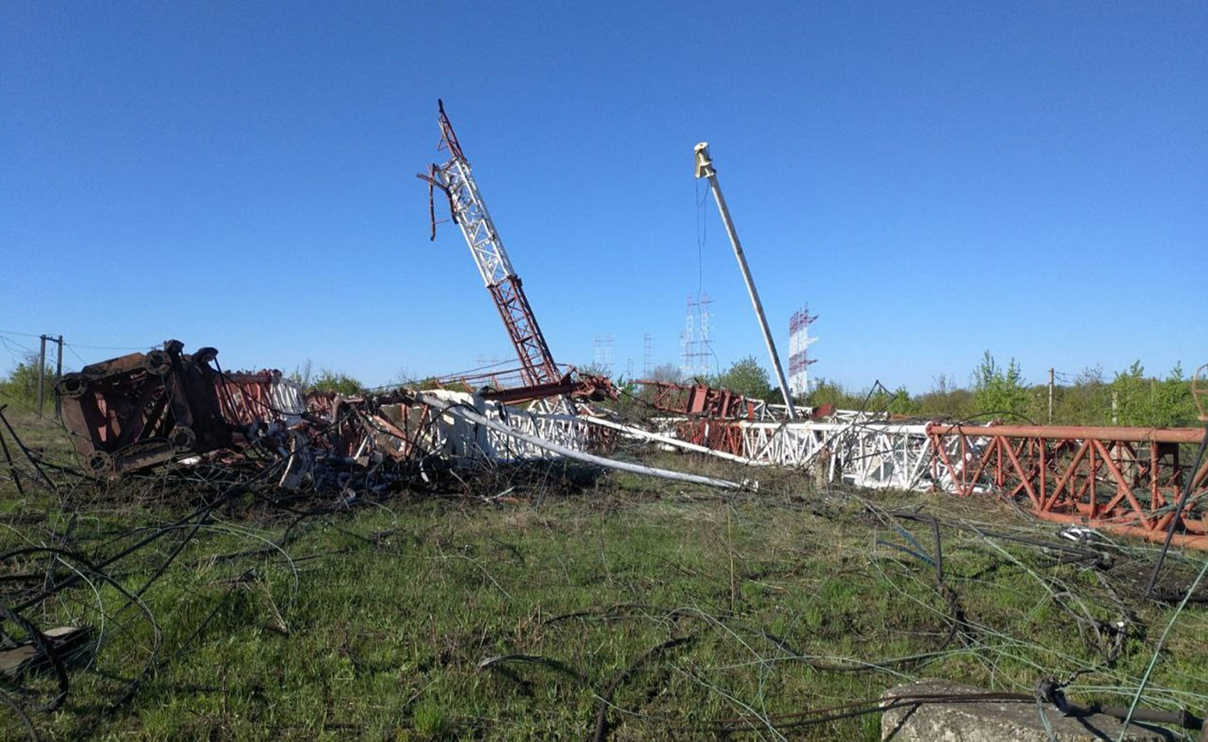 
					 An antenna of the Transnistrian Radio and TV Centre has collapsed after an explosion in the village of Mayak, Grigoriopol District.					 					Transnistria's Interior Ministry / TASS				