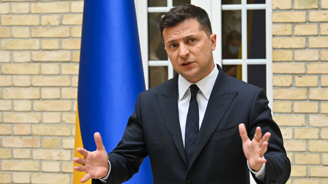 Ukraine Leader Zelenskiy Urges Putin to Meet in War-Torn East - The