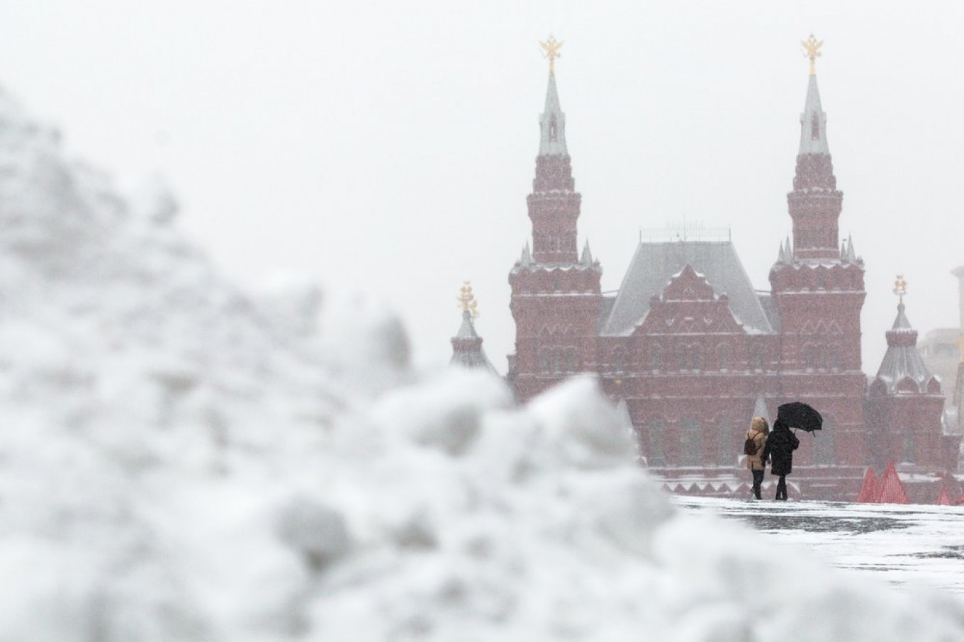 Moscow Hit By Freak Snowstorm In Photos