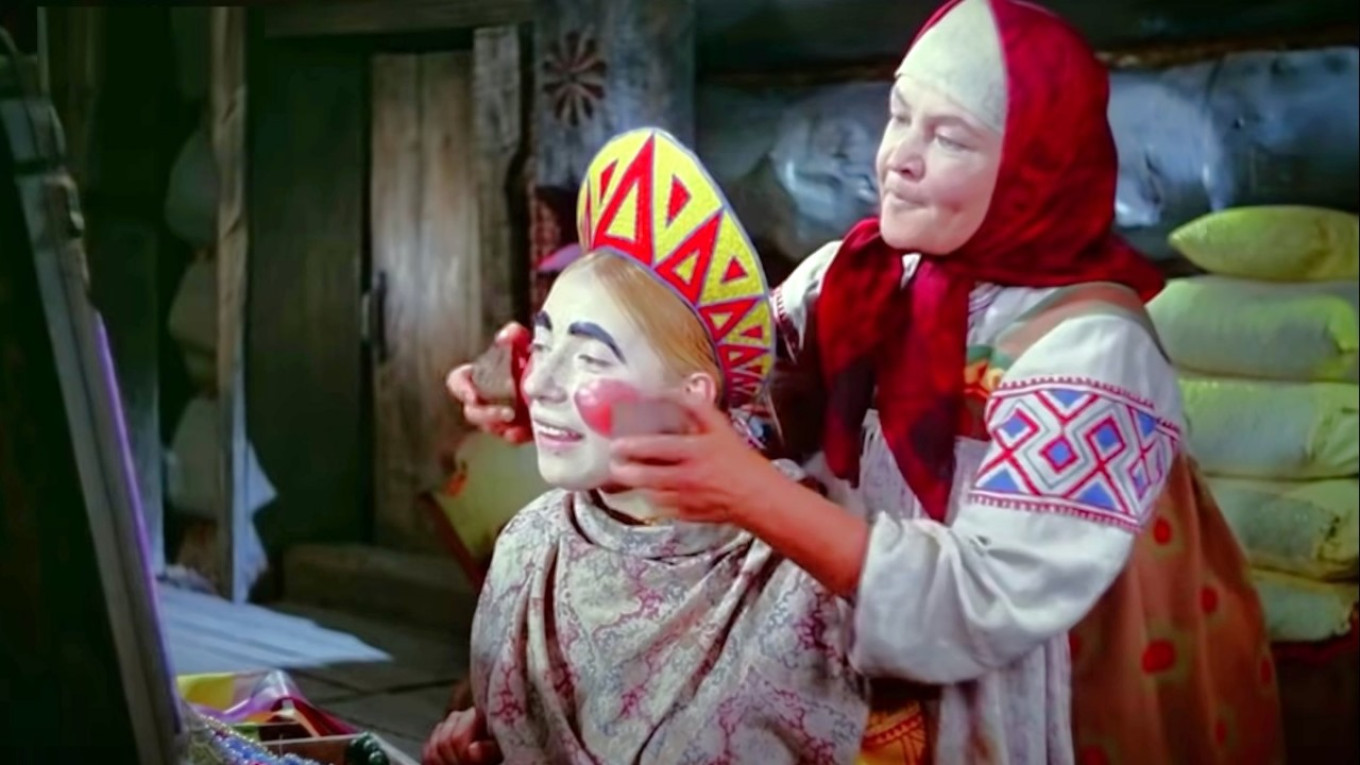 
					Two beet halves make the best rouge. 					 					A still from the fairy tale movie "Morozko" (USSR, 1964).				