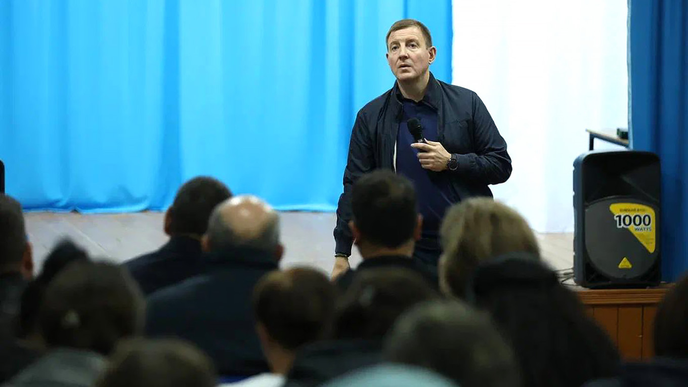 
					Acting Altai Governor Andrei Turchak at a meeting with the public.					 					t.me/turchak_andrey				