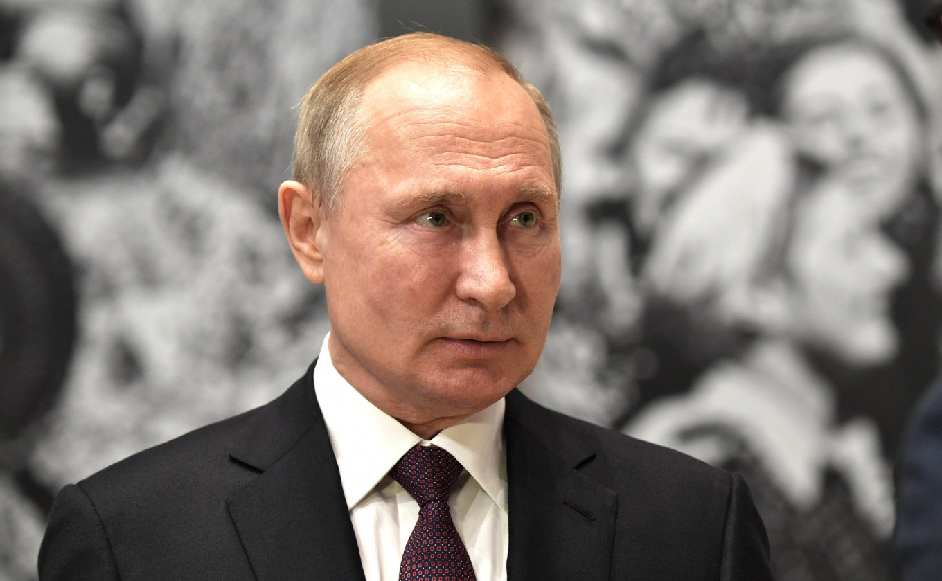 In 2019, Putin Couldn't Win Back Russia's Love - The Moscow Times