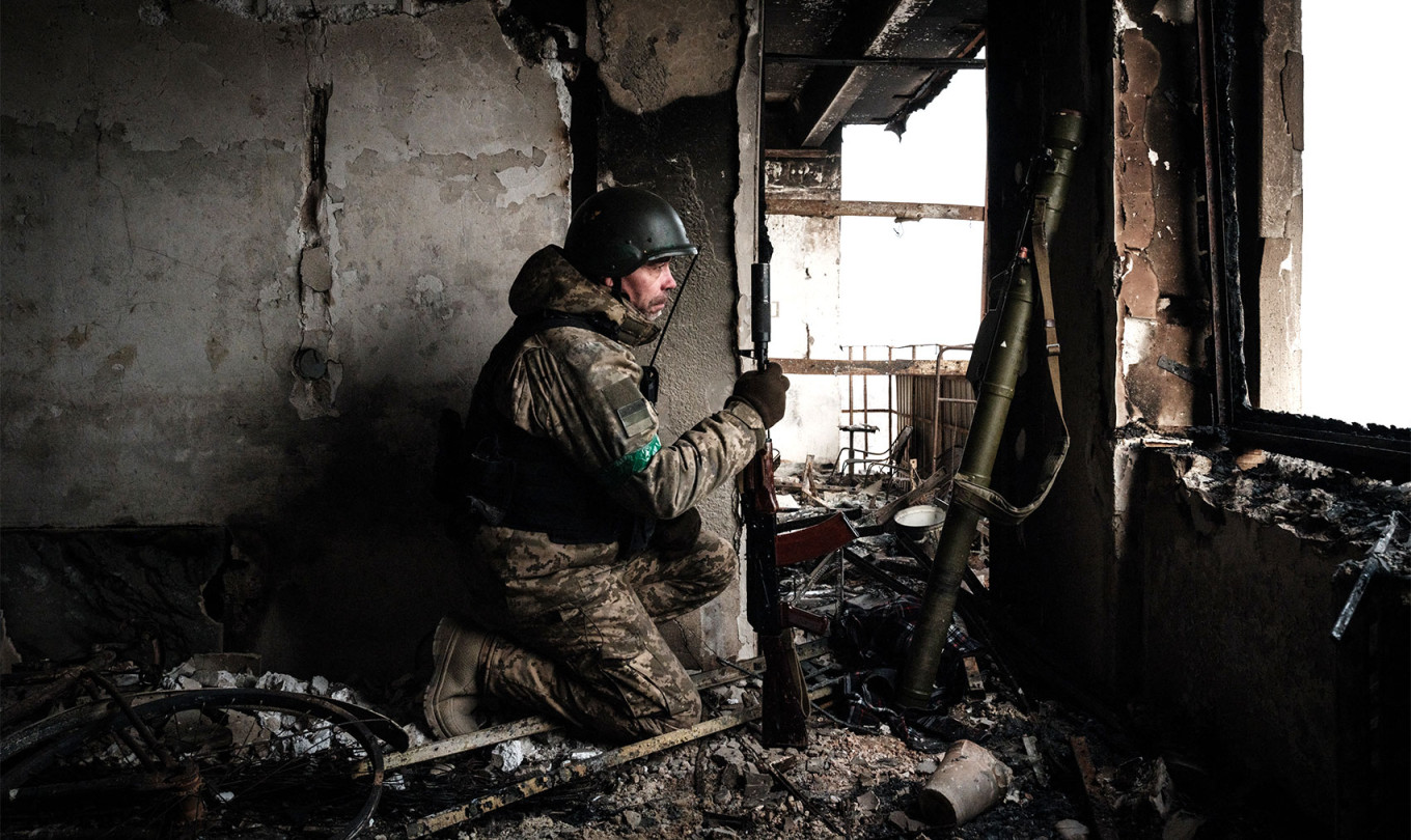 
					A Ukrainian serviceman in Bakhmut.					 					Yasuyoshi Chiba / AFP				