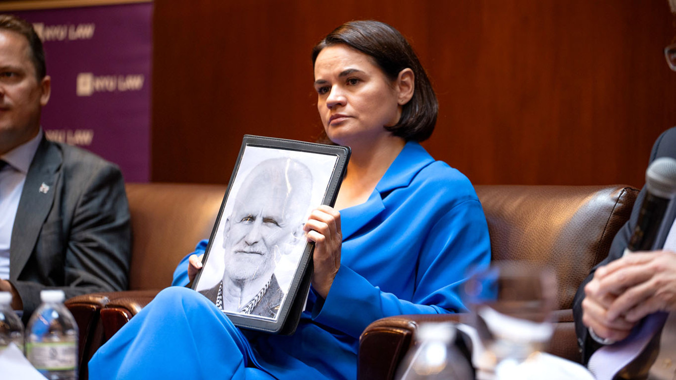 
					Sviatlana Tsikhanouskaya holds up a portrait of Nobel Peace Prize-winning Belarusian human rights activist and political prisoner Ales Bialiatski during an event at NYU Law School.					 					Sviatlana Tsikhanouskaya's Office / flickr				