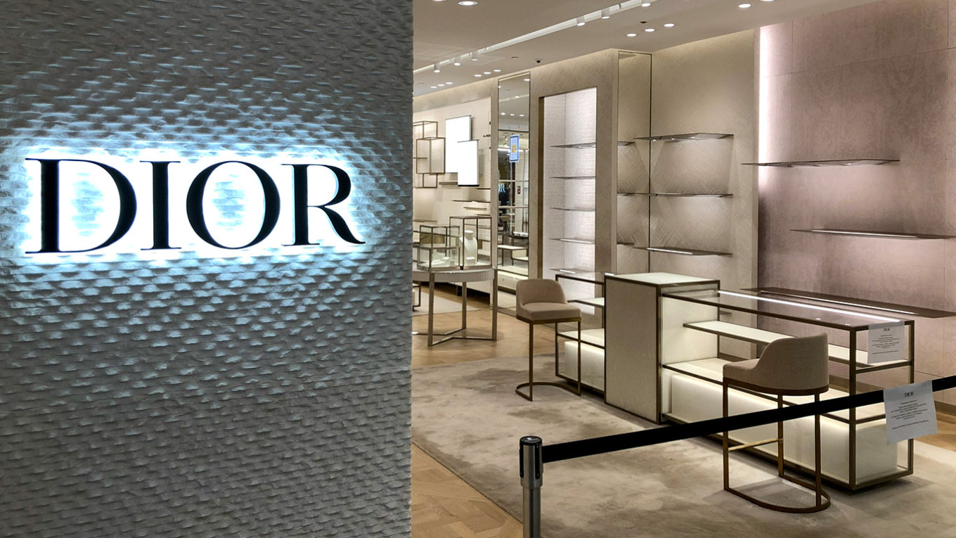 A closed shop of the French luxury brand Christian Dior in Moscow. Moskva News Agency