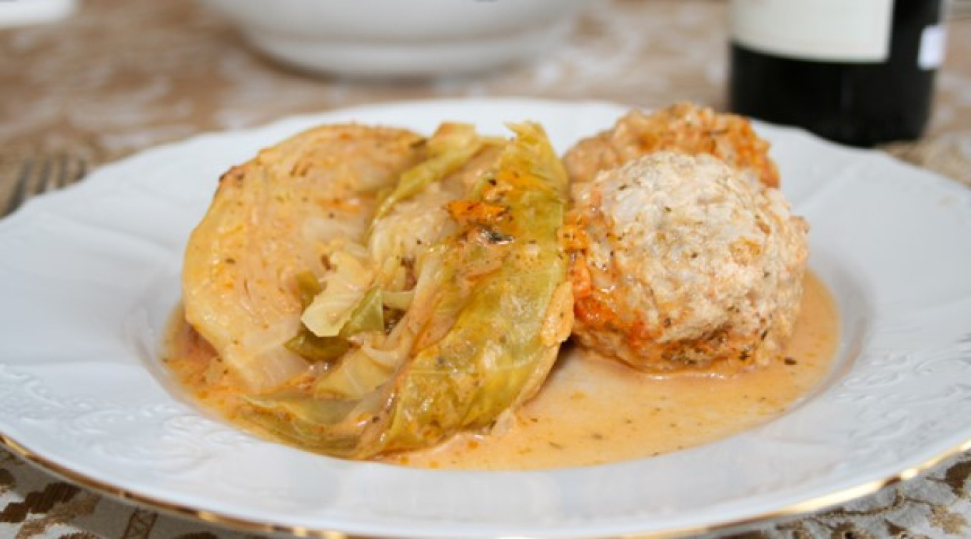 
					“Lazy cabbage rolls” – almost no work, and they taste is almost the same as the rolled leaves. 					 					Pavel and Olga Syutkin				