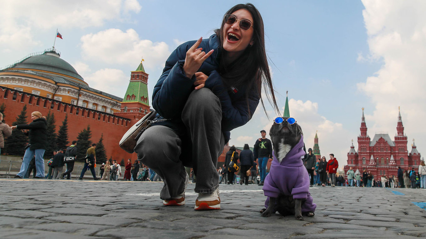 People on Red Square in Moscow. Vasily Kuzmichenok / Moskva News Agency