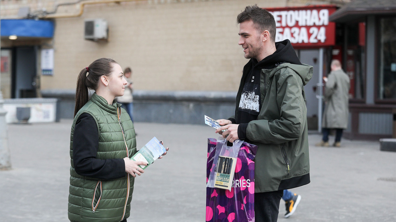 
					Distribution of leaflets advertising contract service near the subway in Moscow.					 					Arthur Novosiltsev / Moskva News Agency				