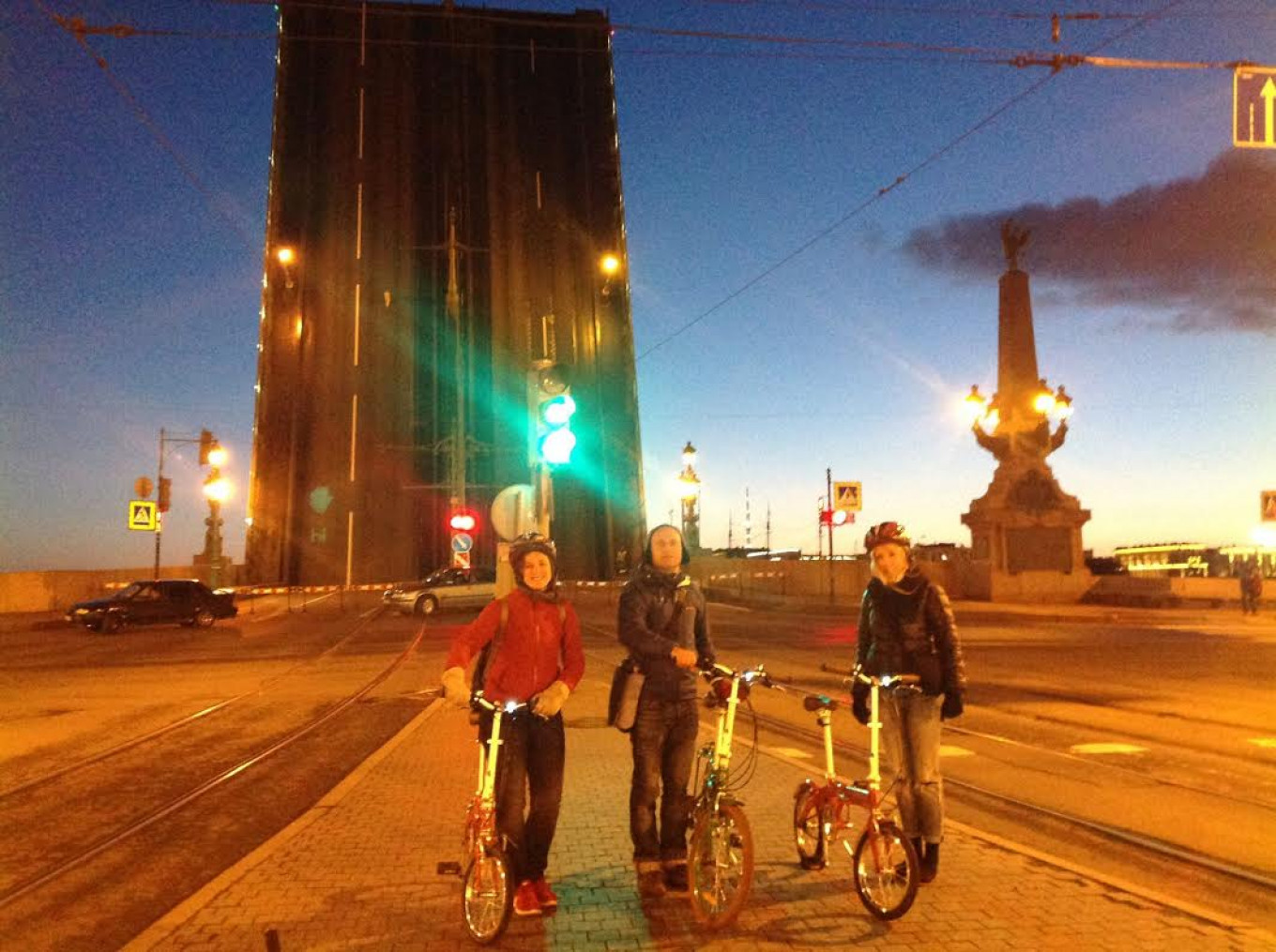 
					A nocturnal bike tour is a chance to see the city as you've never seen it before.					 					PETERS WALK				