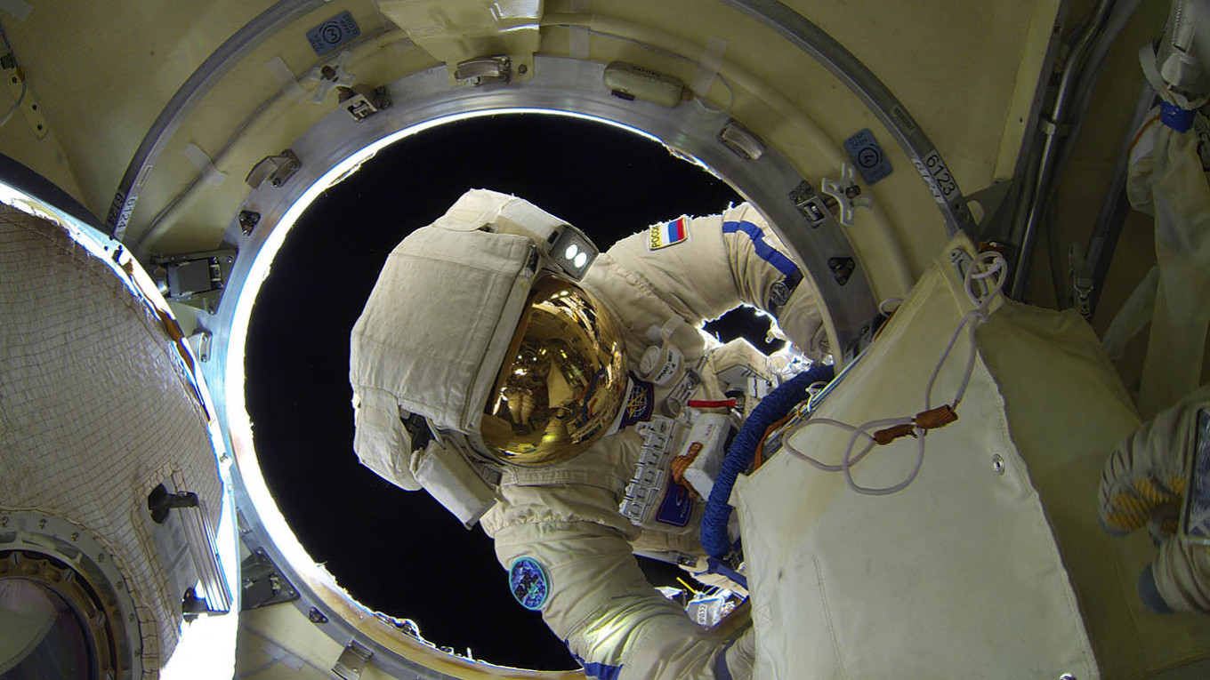 Planetary Pact: China and Russia to Launch Lunar Space Station - The Moscow Times