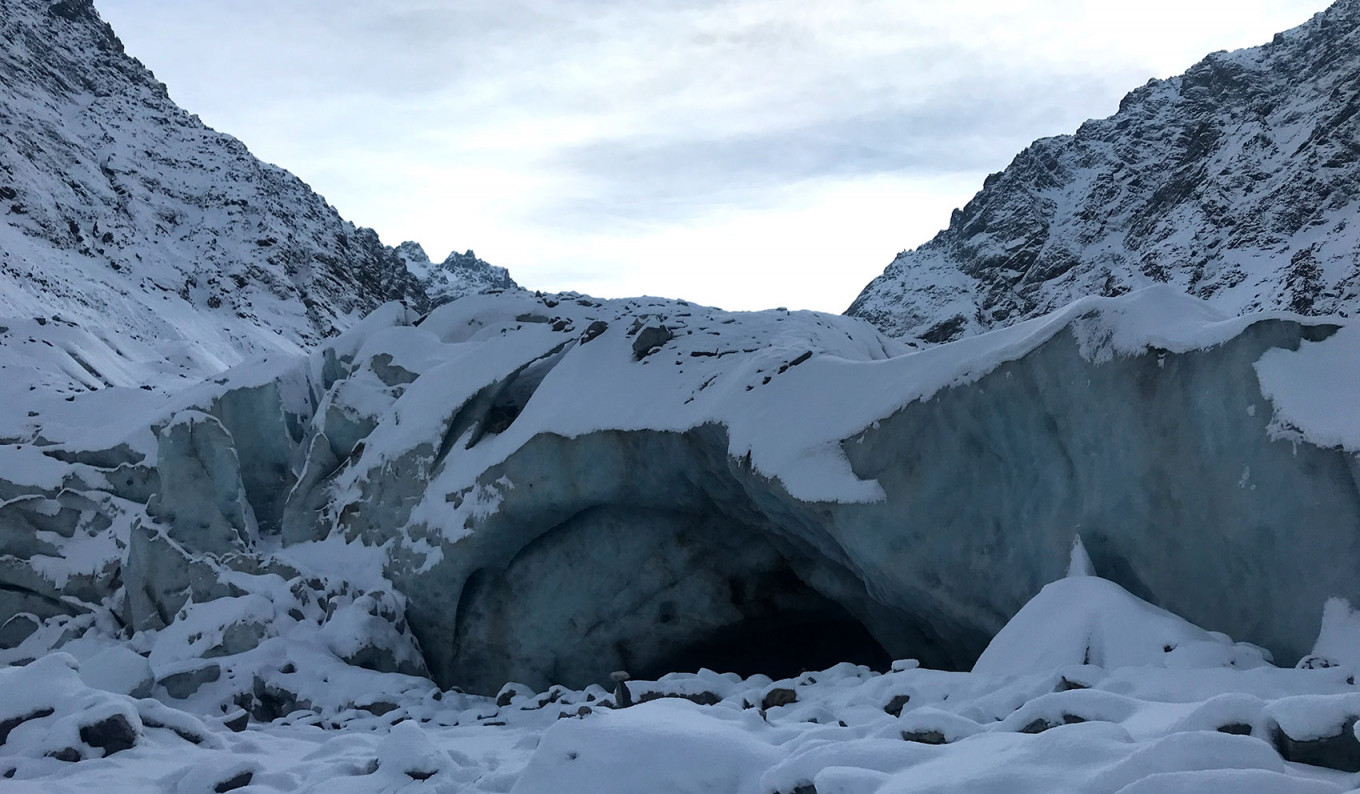
					Even under the most optimistic projections, the Tsey glacier is doomed.					 					Felix Light / MT				