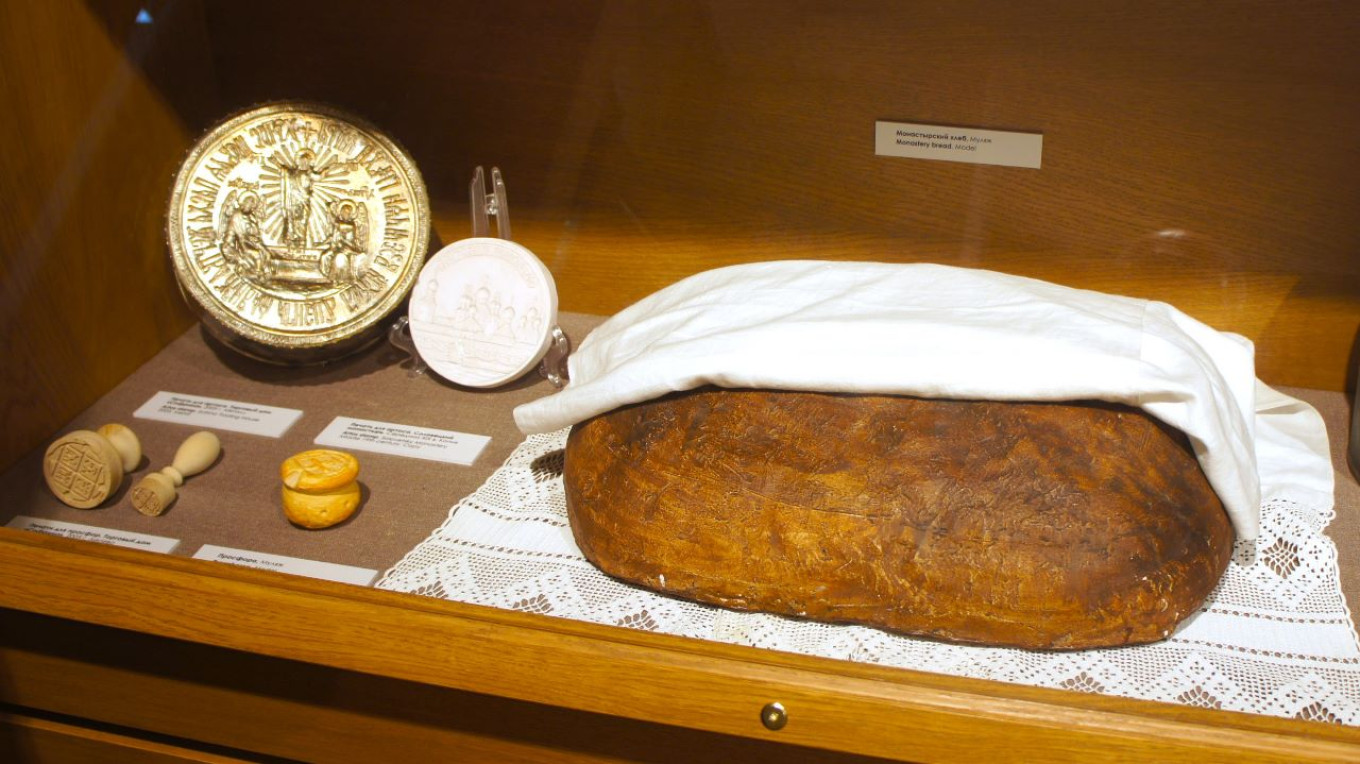 
					Monastic bread (late 1800s), Museum of Bread, St. Petersburg					 					Pavel and Olga Syutkin				