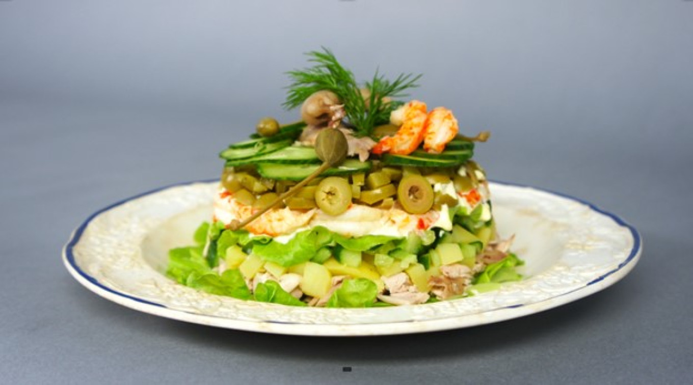 Di penghujung abad ke-19, salad yang ditemukan oleh Lucien Olivier menjadi sumber fantasi kuliner.  Pavel dan Olga Syutkin