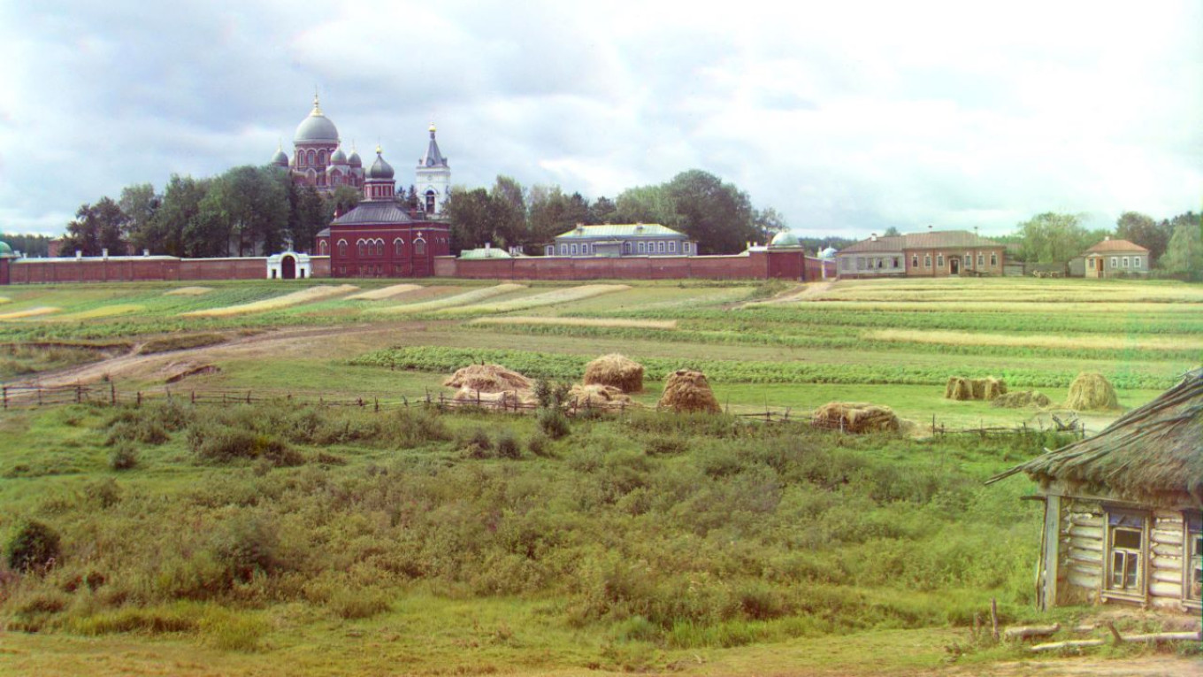 
					View of the Spaso-Borodinsky Monastery from the Semenovskoe, 1911, by S. M. Prokudin-Gorsky					 					WikiCommons				