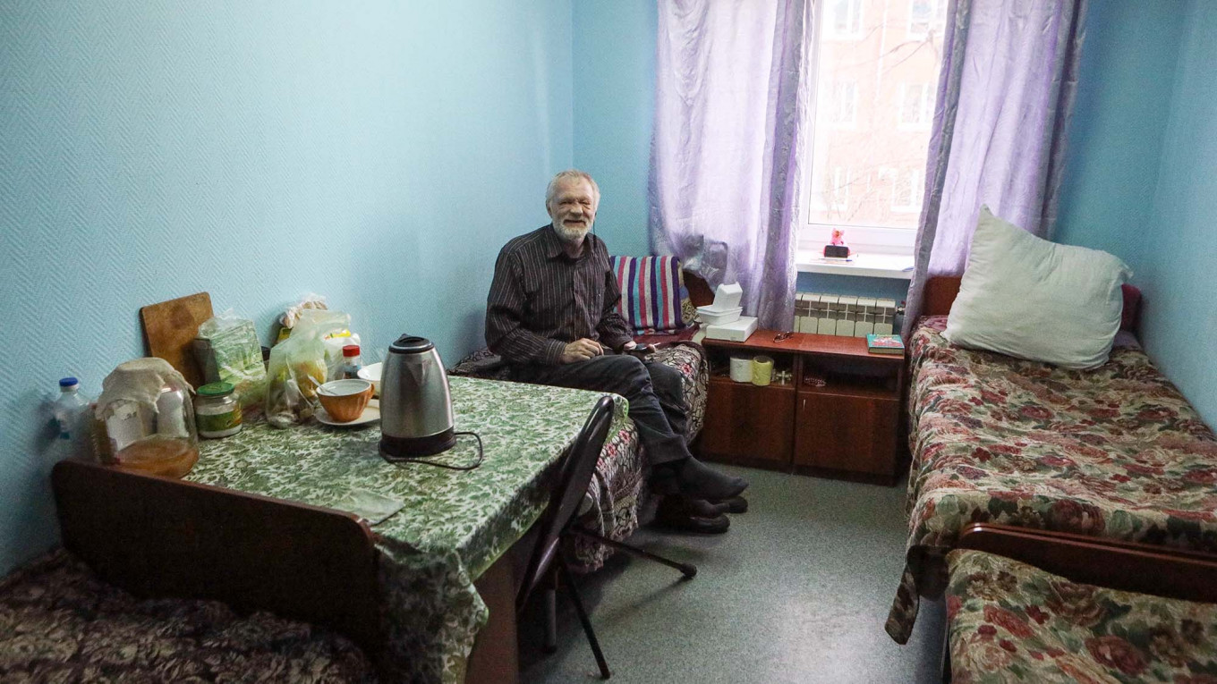 In Photos: The Shelter That Helps Moscow's Homeless Bounce Back - The