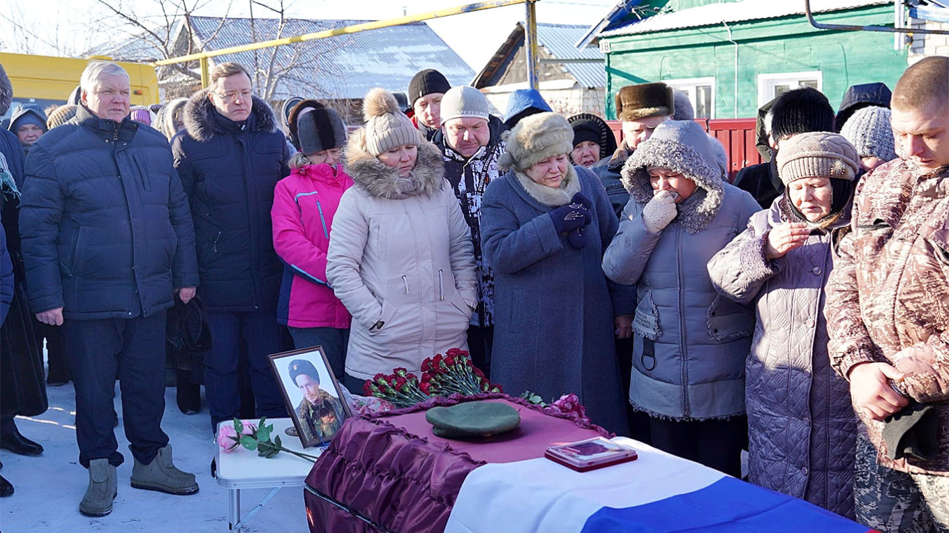 
					Funeral of a Russian soldier killed in Makiivka. 					 					vk.com/azarovlife				