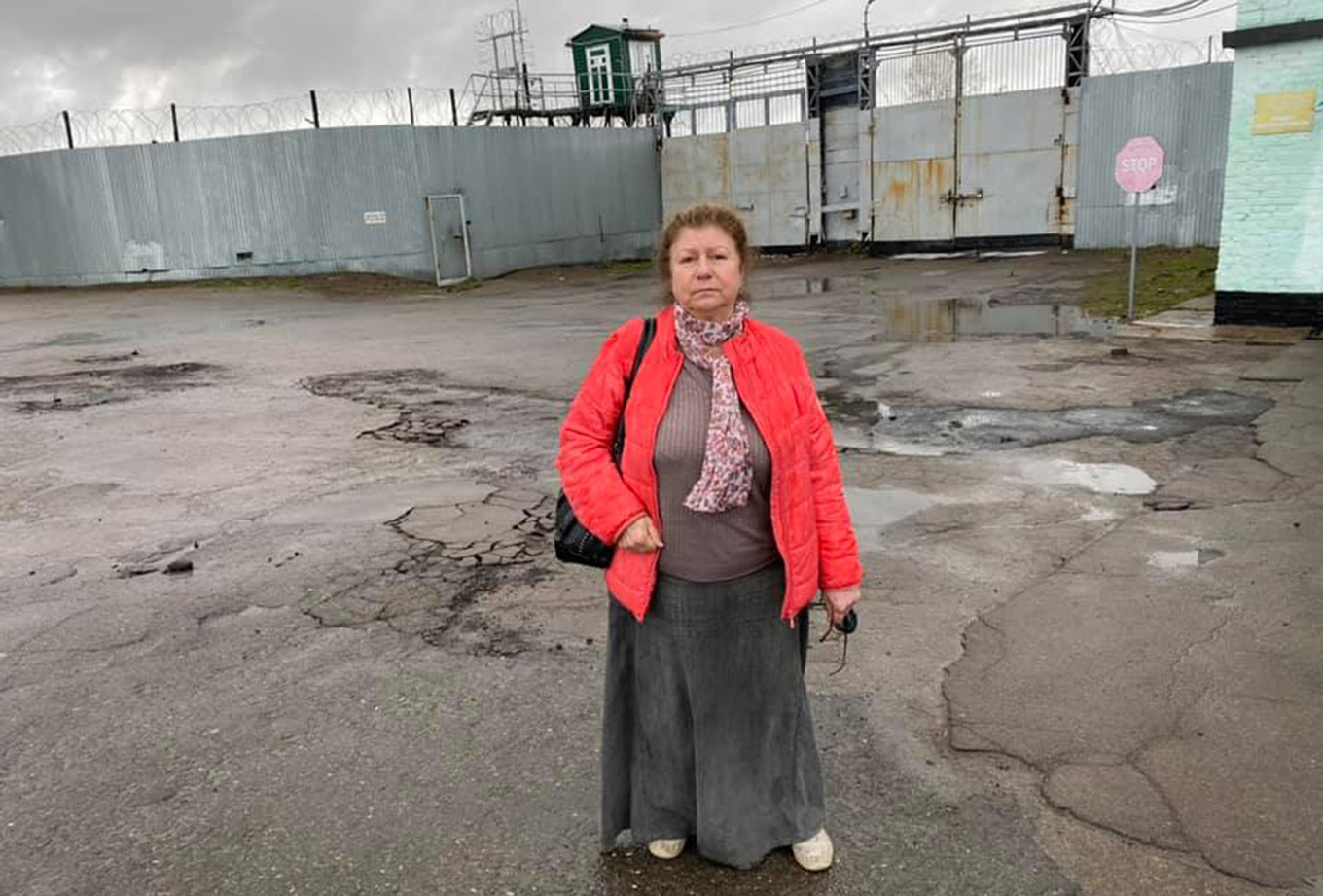 Karinna Moskalenko near correctional colony No. 15 in Angarsk in 2021. Karinna Moskalenko / Facebook