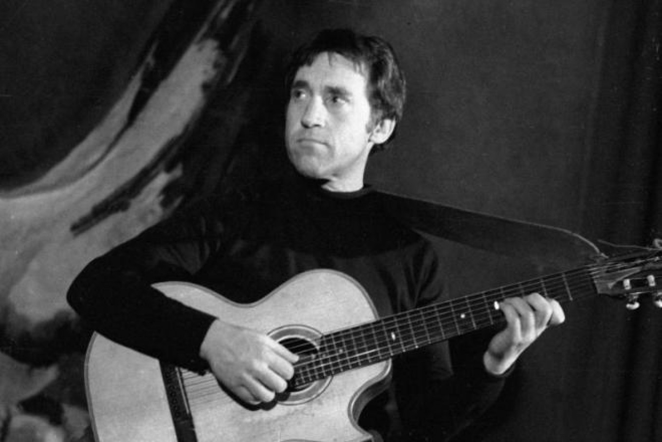 
					The beloved singer-songwriter-actor Vladimir Vysotsky.					 					Pervy kanal				