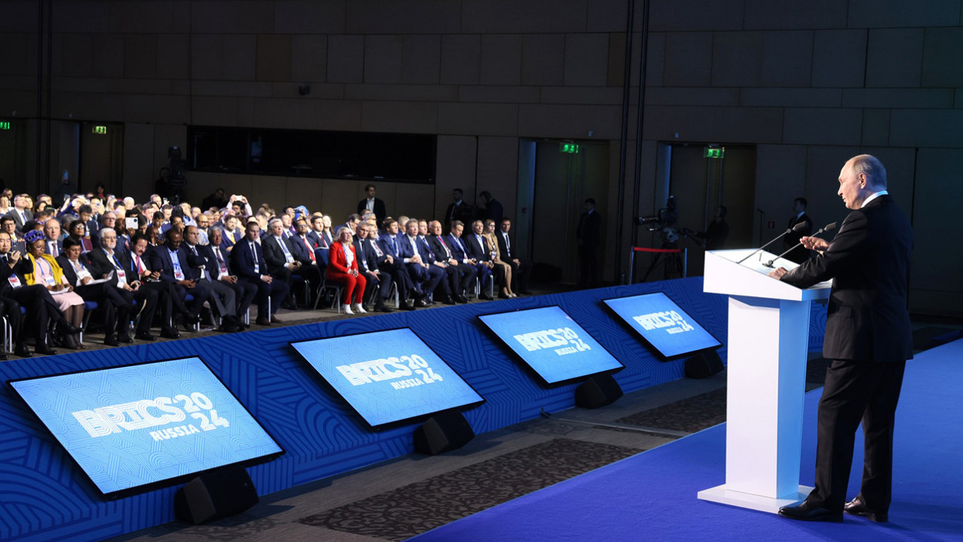 
					Vladimir Putin speaks at the plenary session of the BRICS forum.					 					kremlin.ru				