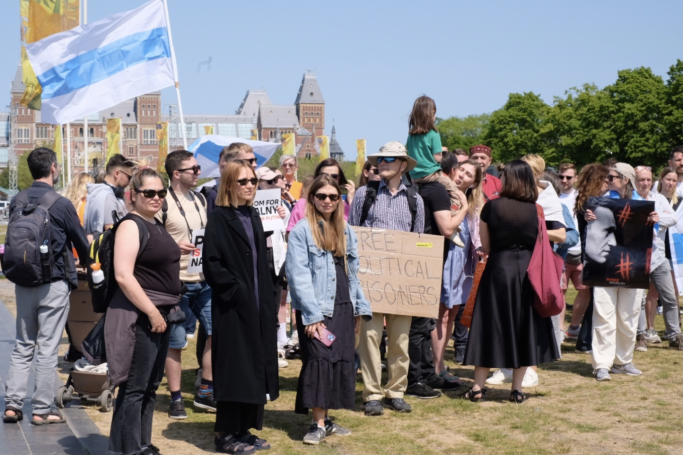 
					Pro-Navalny protesters in Amsterdam, Netherlands					 					TMT				