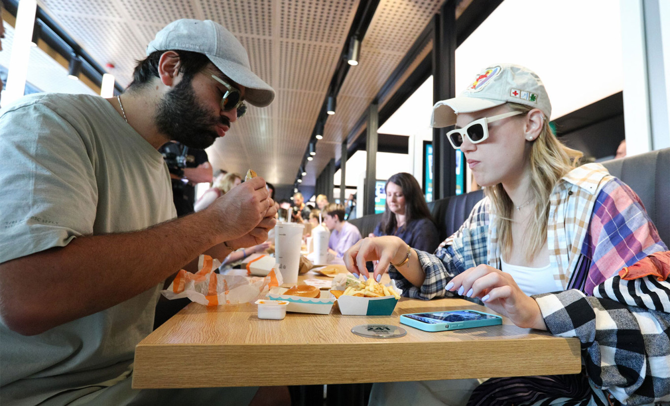 
					The Vkusno i Tochka (Tasty — and that's it) restaurant, which has replaced McDonald's after its exit from Russia.					 					Kirill Zykov / Moskva News Agency				