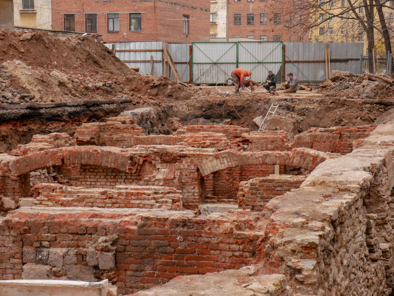 
					Excavations are ongoing at Fontanka 123.					 					Daniel Kozin / MT				