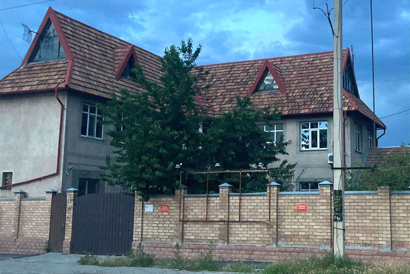The couple's "red-roof" house.  Ilya Kuleshov
