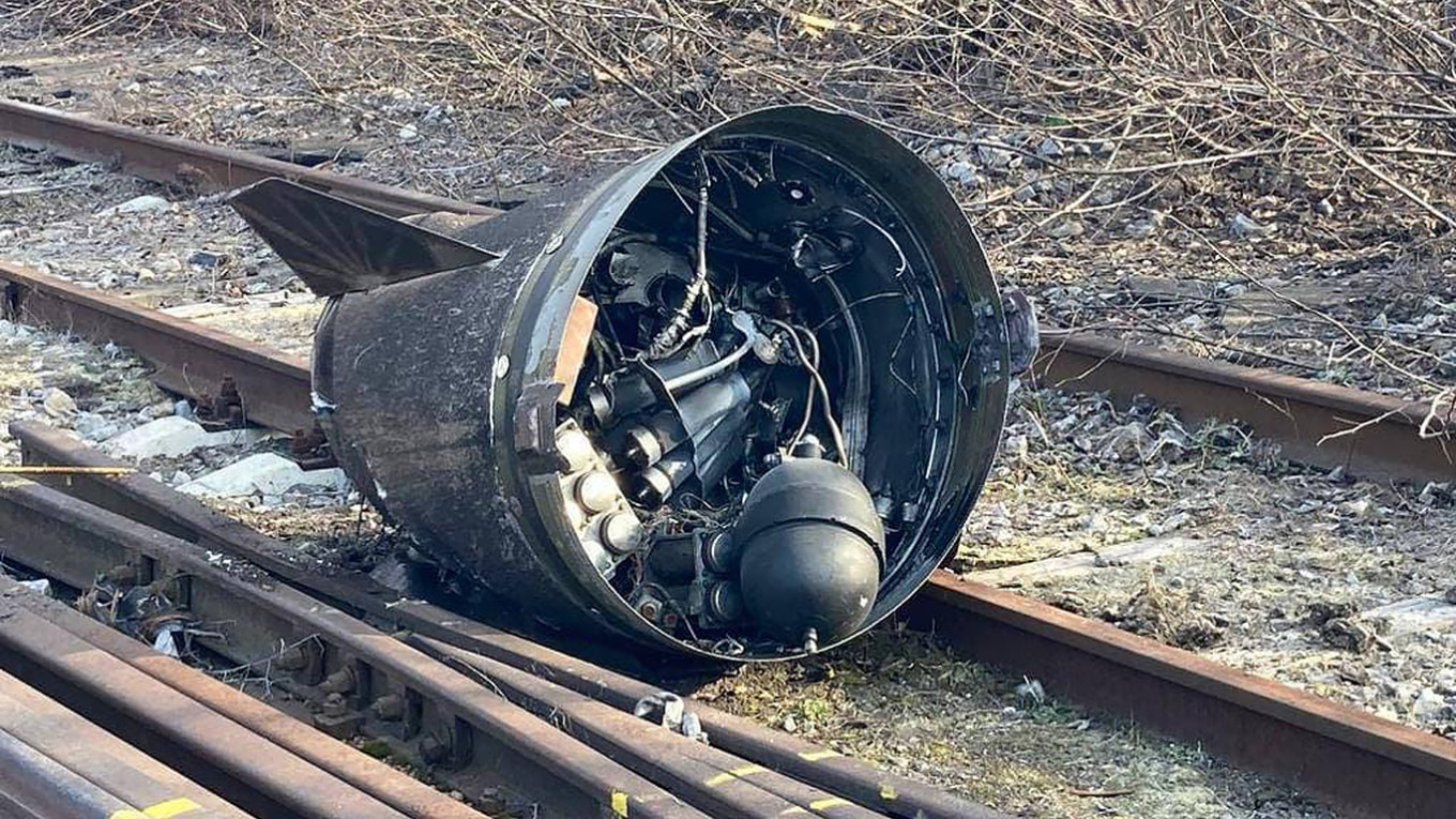 
					Remains of Russian missile Iskander-M near the city of Kramatorsk in Ukraine.					 					National Police of Ukraine				