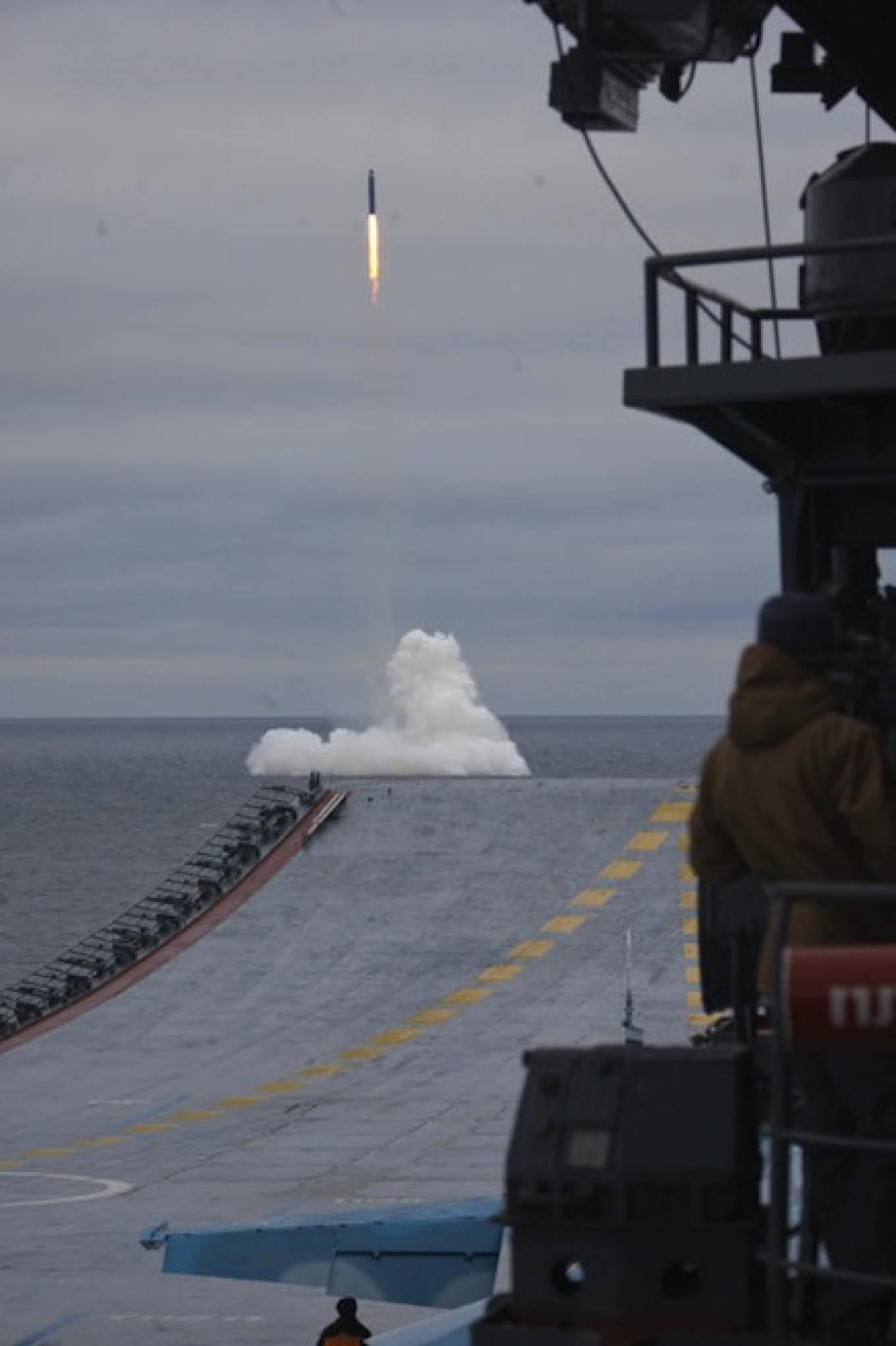 russia-test-fires-intercontinental-missile-from-submarine