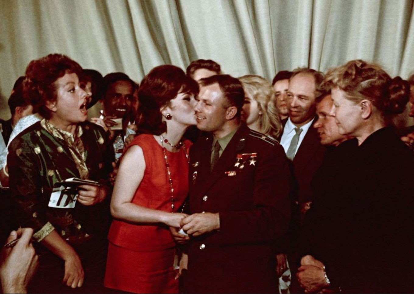 
					Yuri Gagarin and Gina Lollobrigida					 					Yakov Khalip				