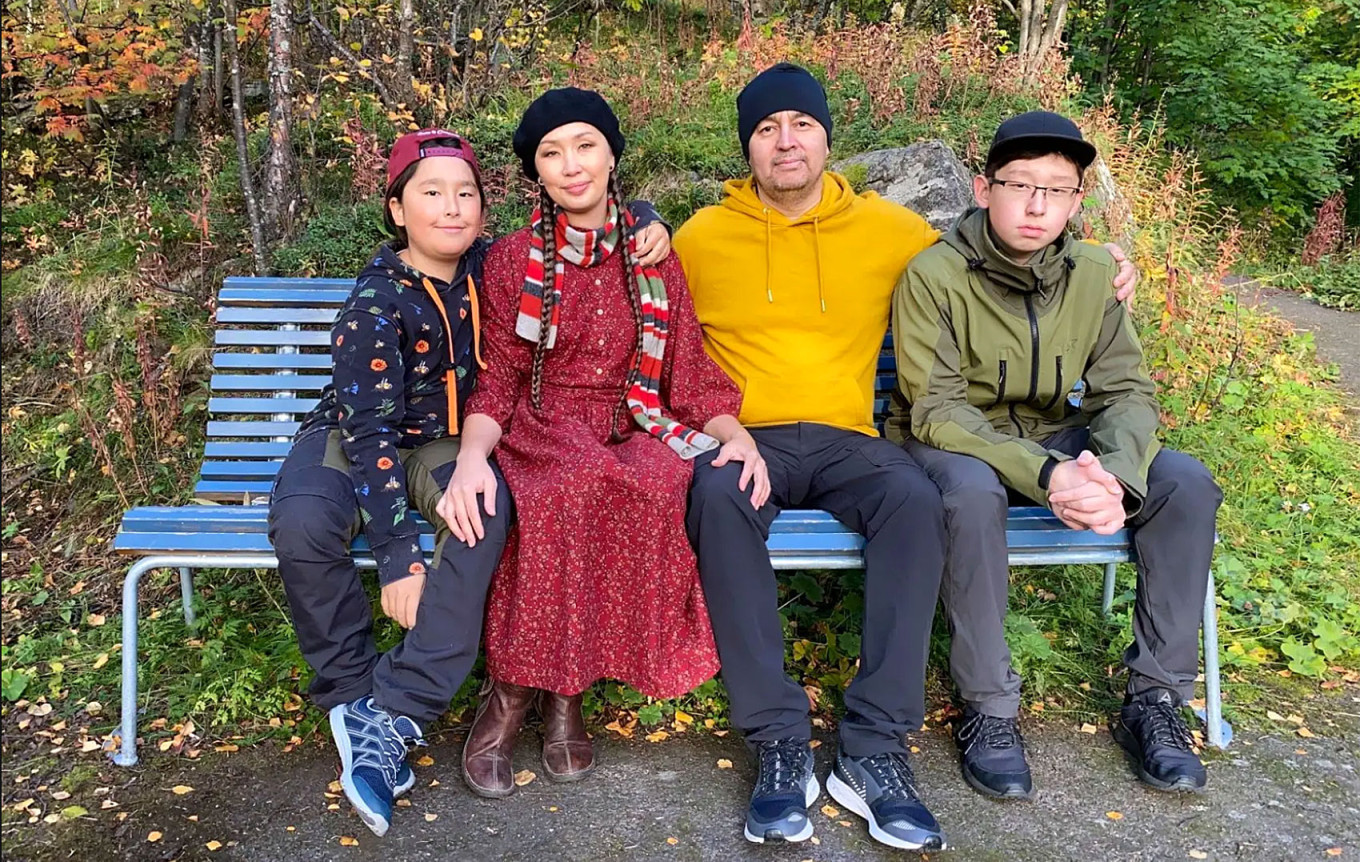 
					Yana Tannagasheva and her family.					 					indigenous-russia.com				