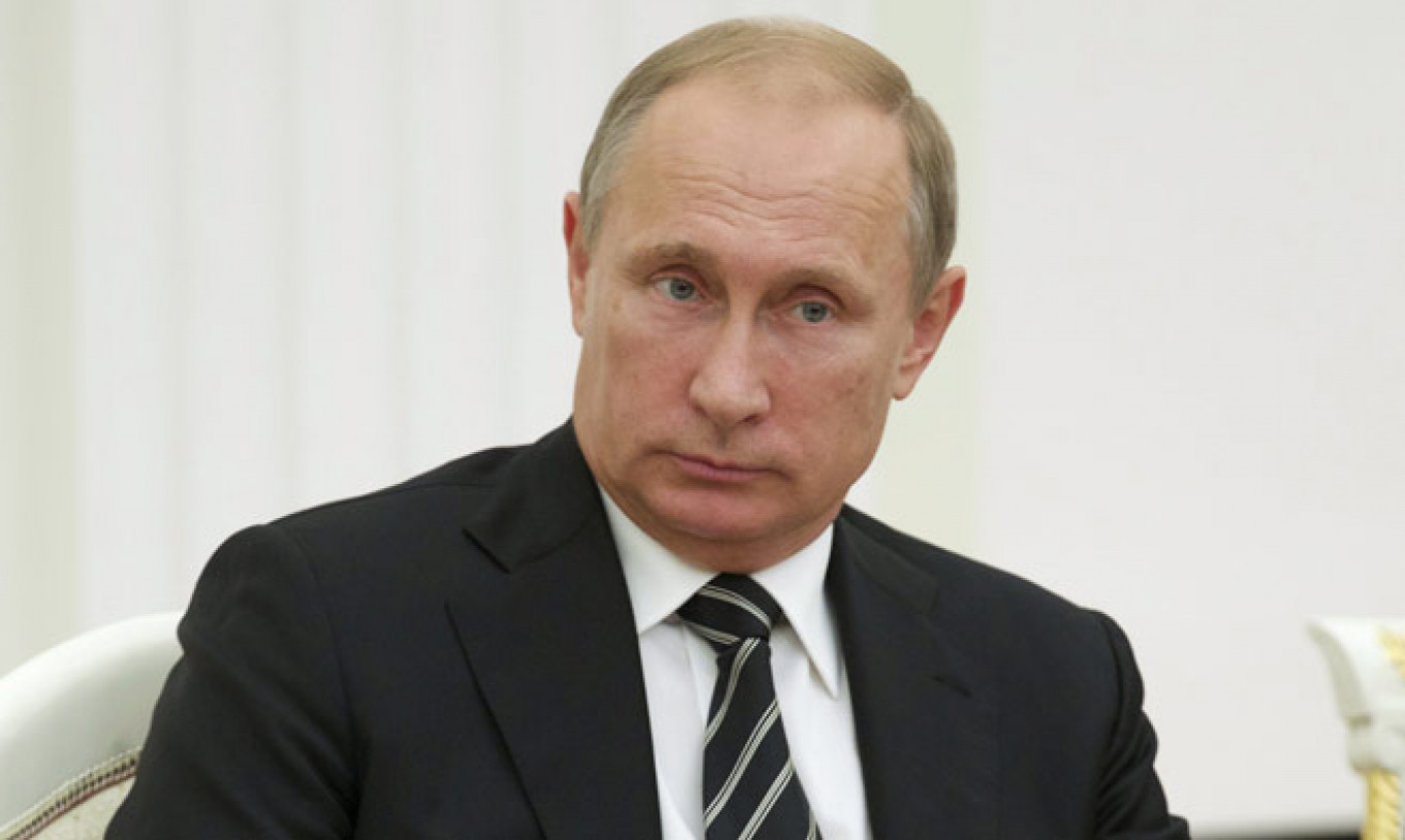 Putin Promises To Rewrite Foreign Agents Law 3525