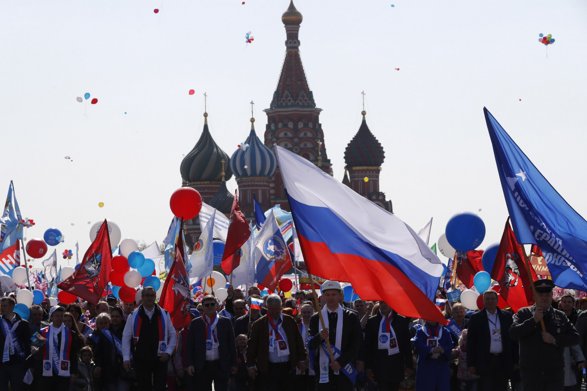 Moscow's Labor Day Parade Draws 100K Marchers The Moscow Times