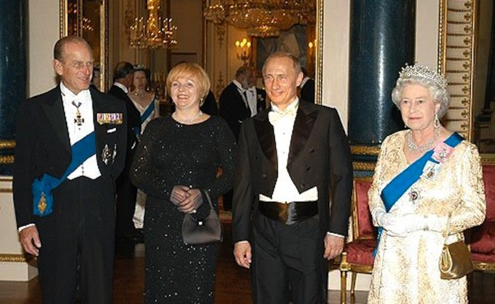Королев прием. Путин и Елизавета 2. Путин и Королева Елизавета. Королева Елизавета 2 и Путин. Елизавета 2 Королева Англии с Путиным.