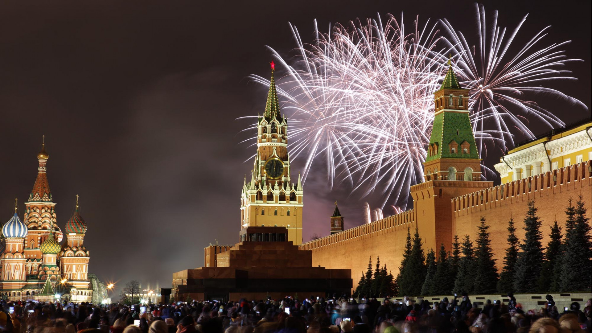 Russia Welcomes 2020 With Fireworks and Festivities - The Moscow Times